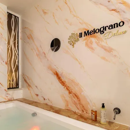 Melograno Deluxe With Jacuzzi Experience Apartament *